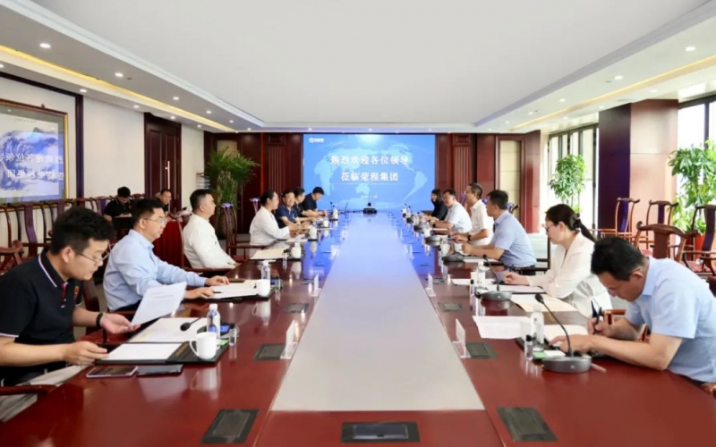 天津經(jīng)開(kāi)區(qū)黨委書(shū)記、管委會(huì)主任洪世聰一行到榮程集團(tuán)調(diào)研服務(wù)