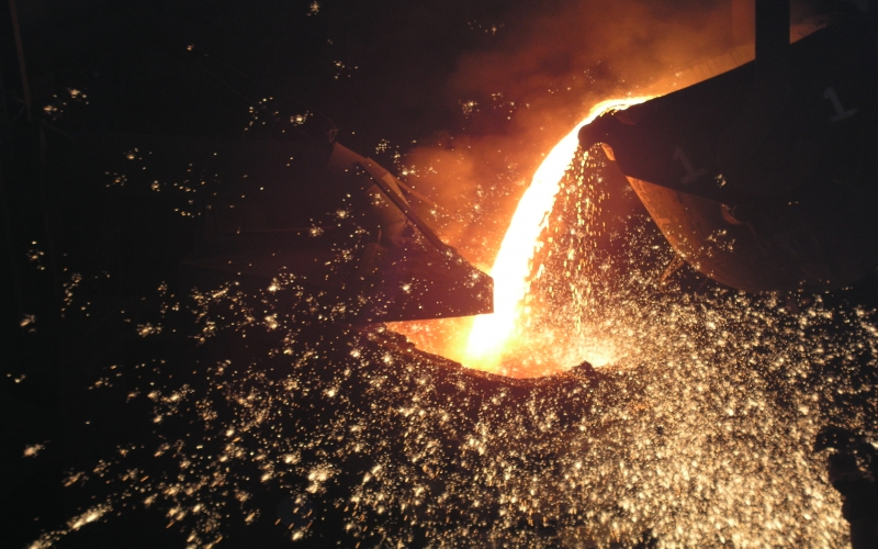 2004年，自建轉(zhuǎn)爐生產(chǎn)鋼水，成為實現(xiàn)鋼鐵全產(chǎn)業(yè)鏈條開閘源頭