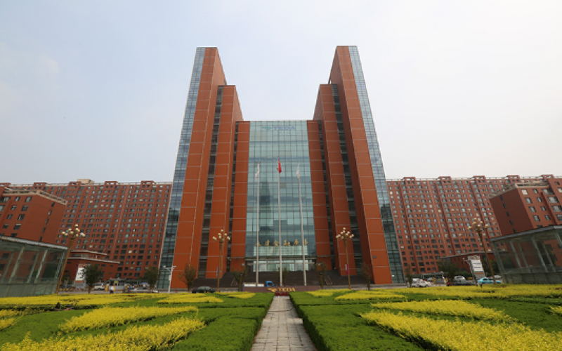 2003年，邁入集團化經(jīng)營發(fā)展軌道