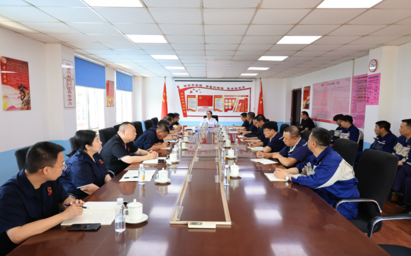 聚力提氣 凝心合力 增信心促提升上水平 榮程集團(tuán)董事會主席張榮華到榮程鋼鐵集團(tuán)天榮公司煉鐵廠調(diào)研指導(dǎo)工作