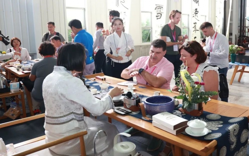 Amazing! 開幕首日格“外”好，非遺市集圈粉海外參觀者