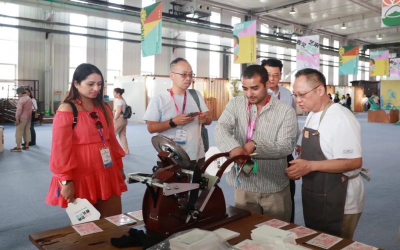 非遺市集開幕第二天！讓非遺走進(jìn)生活，“遺”起潮玩