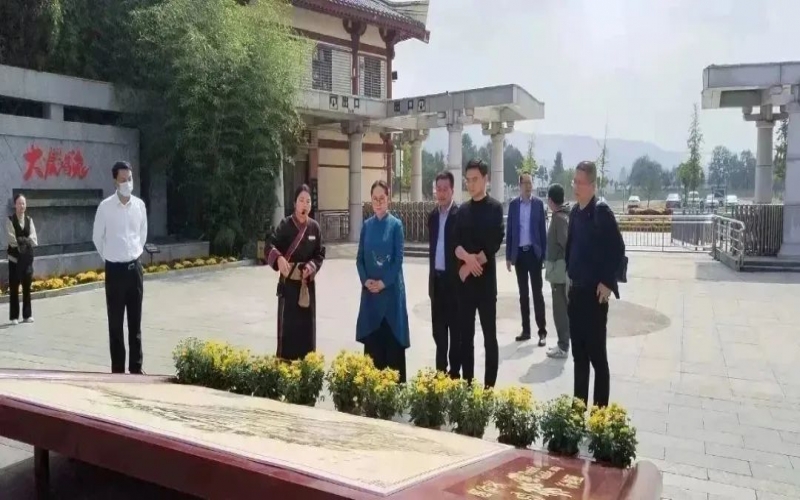 全國人大代表、中國民間商會副會長、全聯(lián)女企業(yè)家商會會長、天津榮程祥泰集團董事會主席張榮華到靈寶市考察傳統(tǒng)文化保護傳承