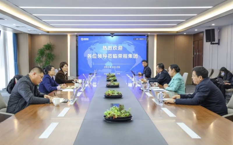 張榮華主席與津南區(qū)副區(qū)長劉焱一行專題調研會展經(jīng)濟