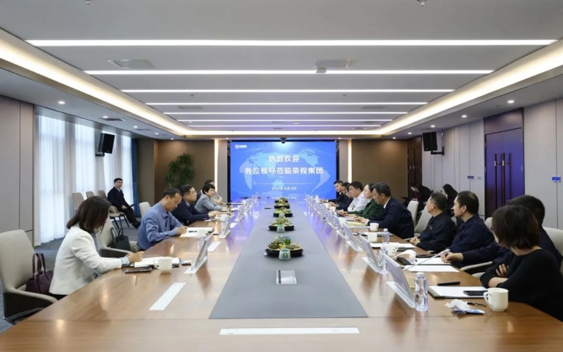 榮程集團董事會主席張榮華與寶坻區(qū)委書記毛勁松一行座談交流