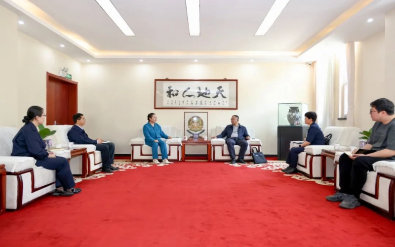 榮程集團(tuán)董事會主席張榮華與葛沽鎮(zhèn)黨委書記張強(qiáng)座談交流