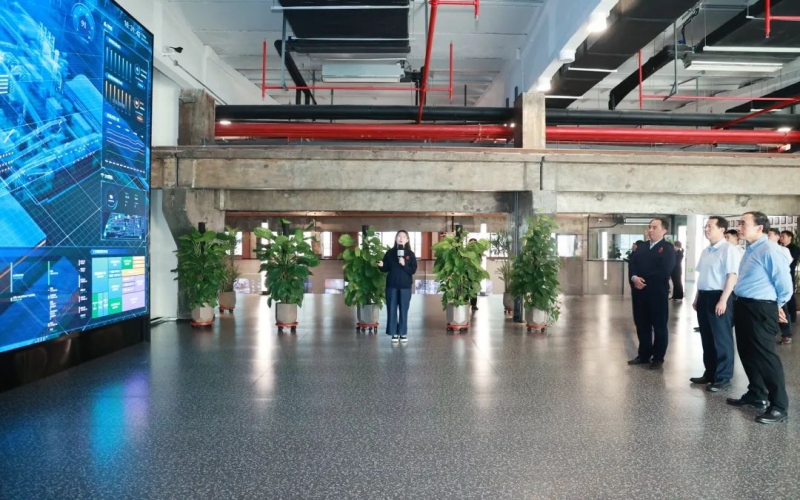 天津市政協(xié)黨組成員趙海山、副主席李劍萍一行到榮程集團(tuán)參觀調(diào)研