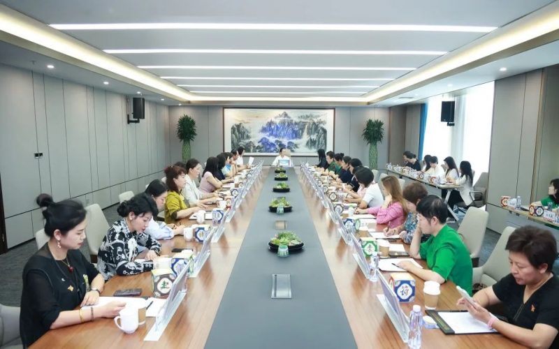 喜迎七一 向黨獻(xiàn)禮 - 張榮華主席與淄博市女企業(yè)家商會一行座談交流，凝聚她力量，展現(xiàn)她擔(dān)當(dāng)！