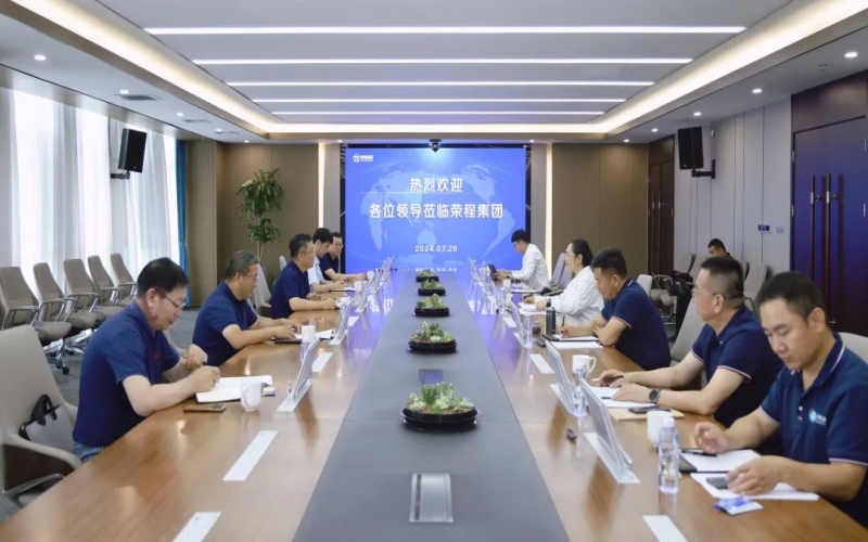 張榮華主席與北奔重型汽車集團(tuán)黨委書記、董事長何清一行座談交流