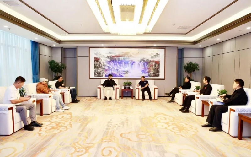 沙特HOUREYAT EL SHARIQ集團CEO Fadel Al-Muwaine一行到榮程集團參觀交流