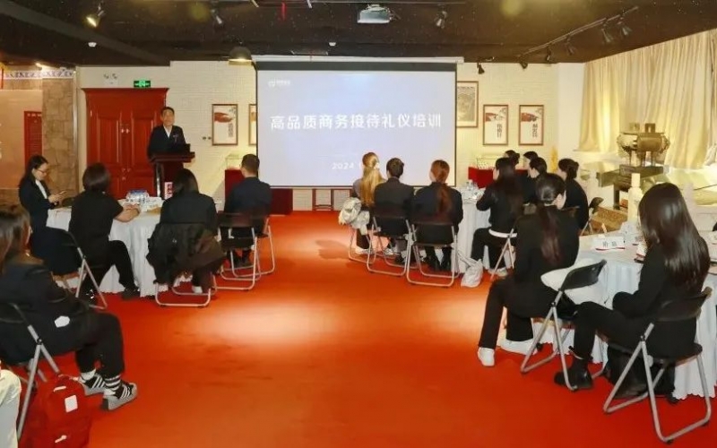 內(nèi)外兼修鑄卓越 以禮領(lǐng)航展宏圖 榮程集團商務(wù)禮儀系統(tǒng)培訓(xùn)啟動