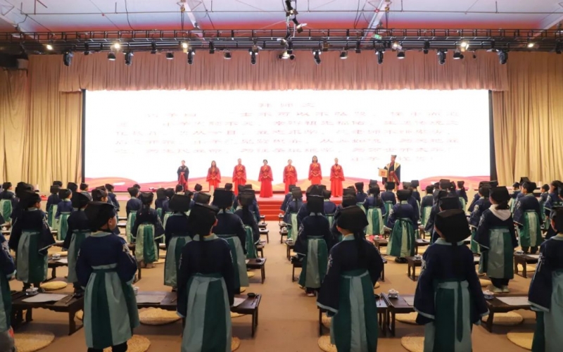 800余組家庭，近1800人，這兩場(chǎng)盛大的“開筆禮”，讓孩子們終身難忘！