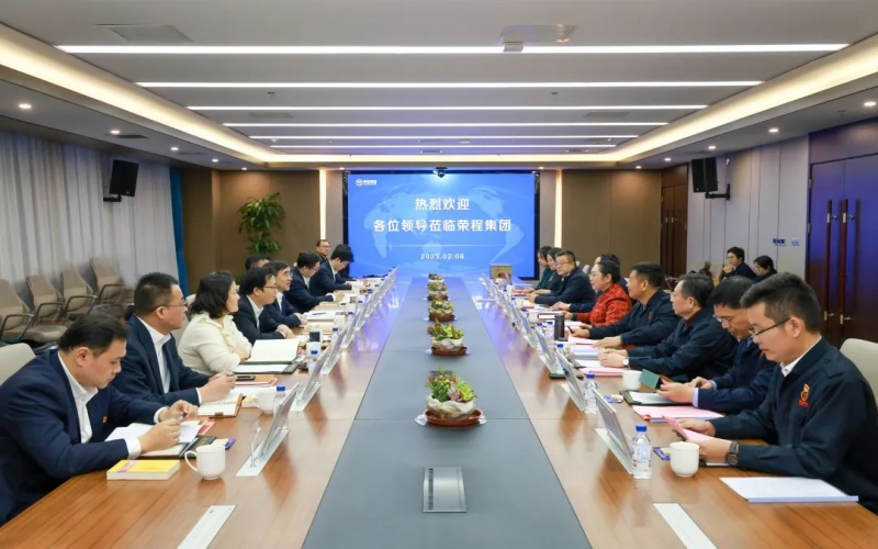 榮程集團(tuán)董事會(huì)主席張榮華與中國(guó)工商銀行天津分行黨委書記、行長(zhǎng)儲(chǔ)成龍座談交流