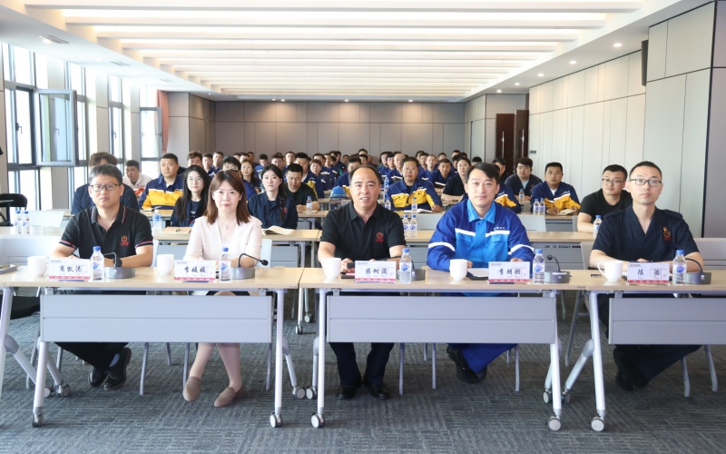 “大國工匠”走進榮程 開講“匠心成長路”